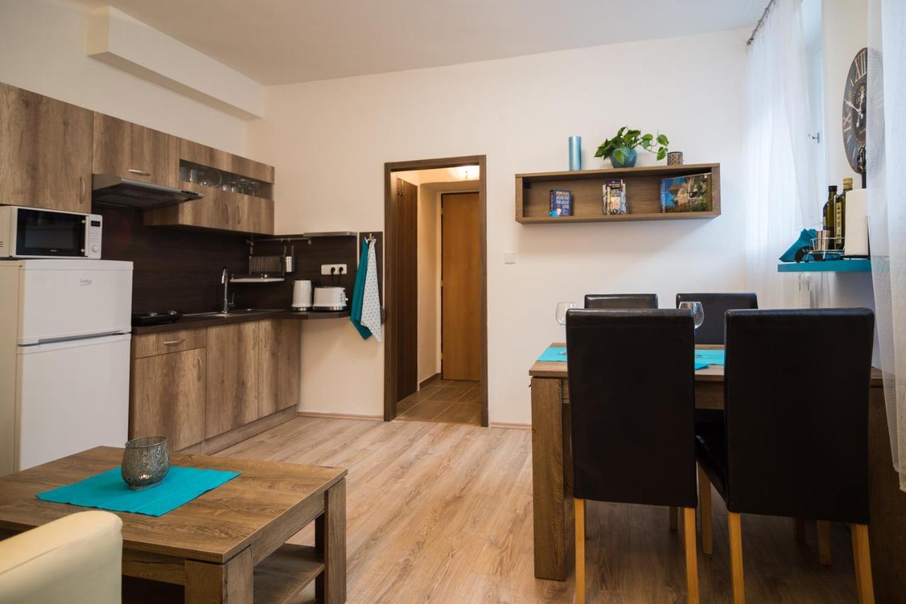 Nice Home To Stay At Prague Close To Castle With Terrace And Garden Exterior foto