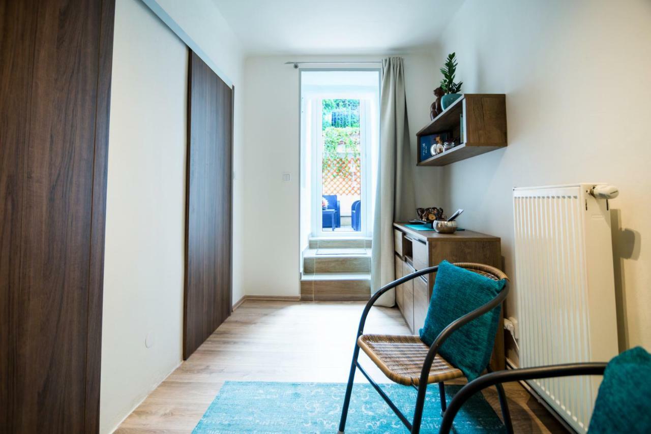 Nice Home To Stay At Prague Close To Castle With Terrace And Garden Exterior foto
