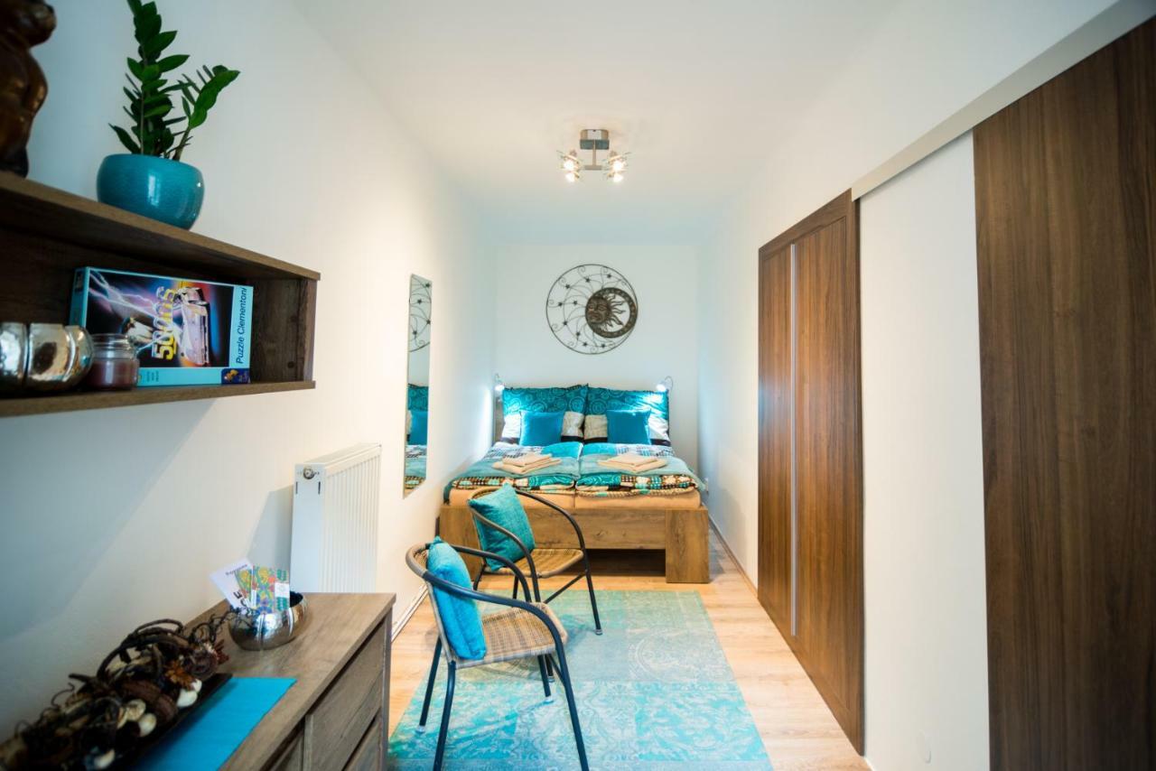Nice Home To Stay At Prague Close To Castle With Terrace And Garden Exterior foto